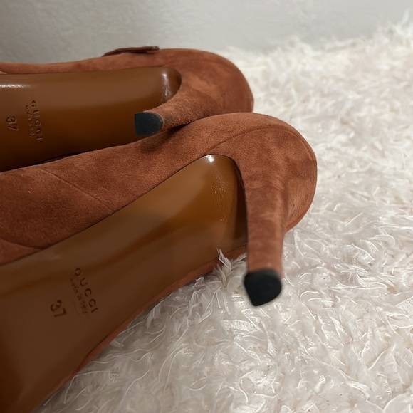 Authentic Gucci Suede T Strap Peep Toe Platform Heels Light Rust Color S… - Picture 11 of 15